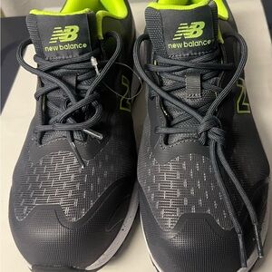 New Balance Men's industrial safety shoes. Toe protect. Comfort insert.
